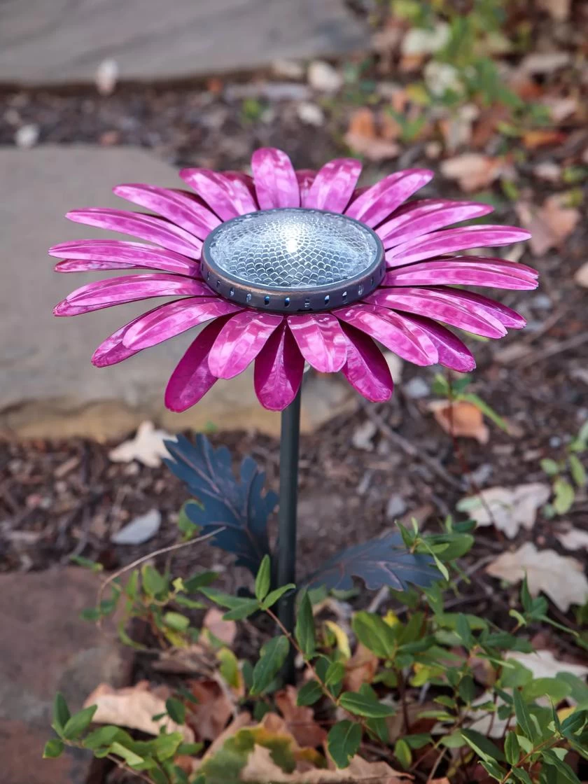 Desert Steel Daisy Solar Light - Image 2