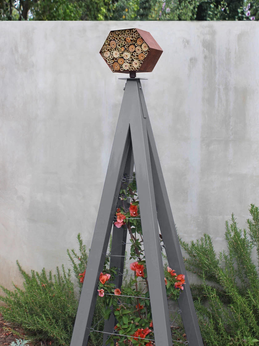 Bee Bungalow + Akoris Garden Tuteur Jr. - Image 3